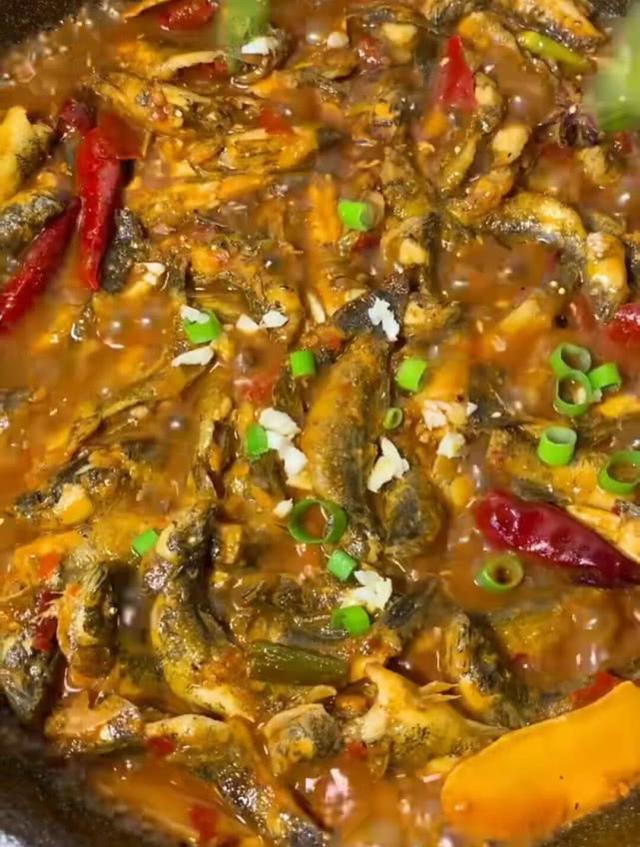 老头鱼味美,在东北它是酒桌上的好菜,用黄豆酱焖炖的"酱老头(也有叫酱
