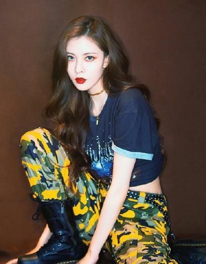 宋妍霏自带气场性感腰线展露无遗