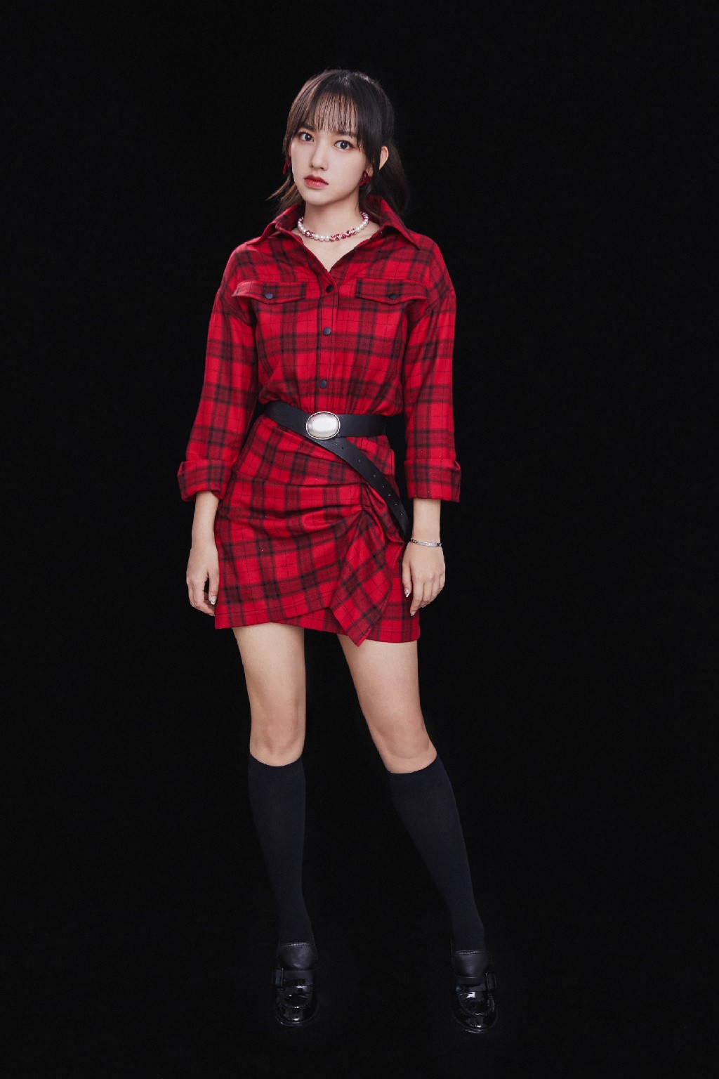 今穿亮片西装超短裙,酷帅冷艳|程潇|超短裙|亮片_新浪新闻