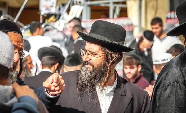 在现代社会,犹太人非常受欢迎,他们掌握世界上大部分财富,是智慧和有