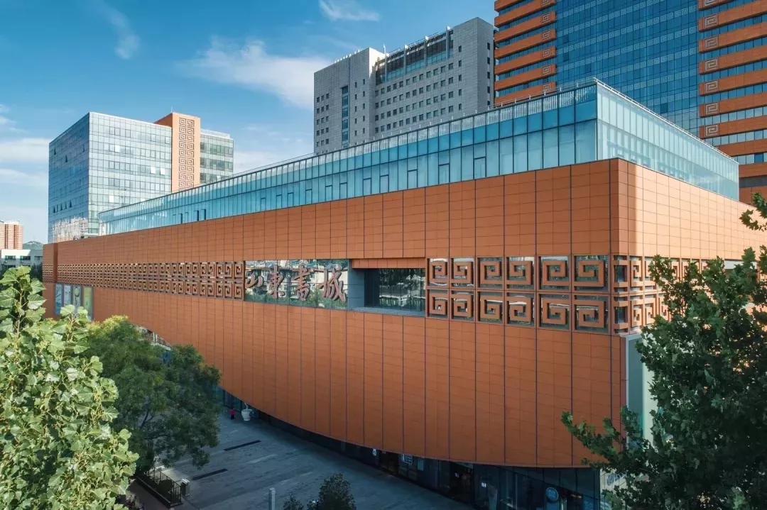 山东书城地址:经十路18962号泉城公园西北角不同样式的精致茶具,英式