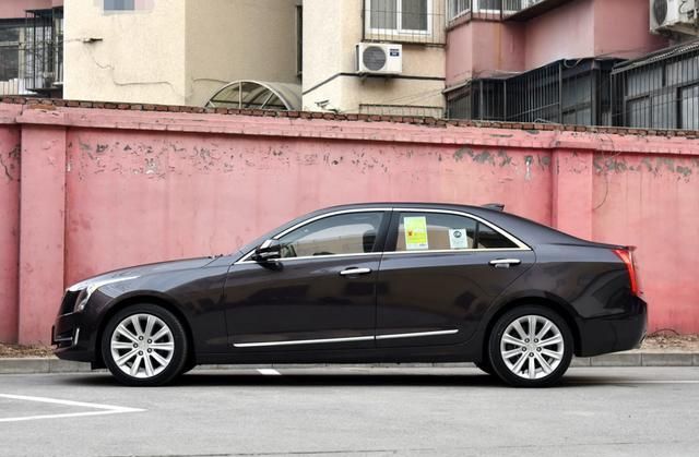 还看啥雅阁凯美瑞,这豪车从27.38万跌至19万,