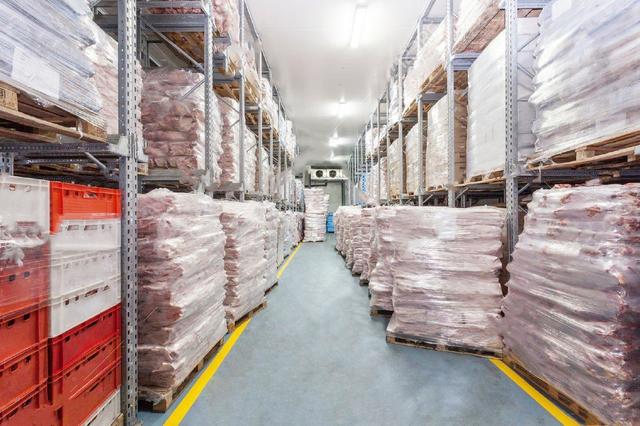 美国1021个农场破产鸡脚猪蹄堆满仓库垃圾只能倒贴钱让人运走