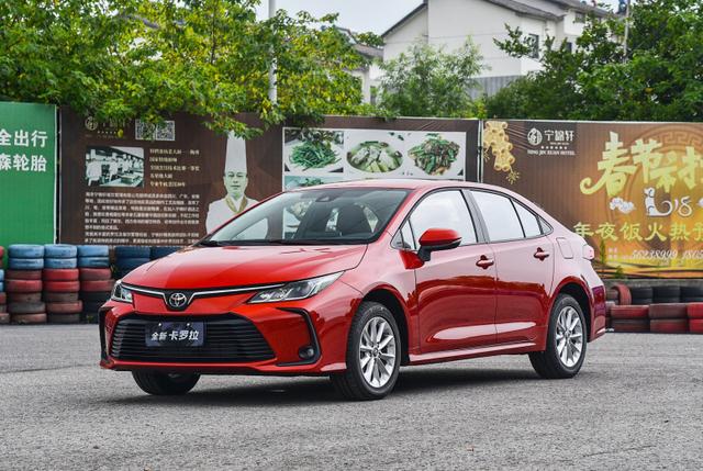 10多万入手省油日系车，凌派、轩逸与卡罗拉选谁最靠谱？