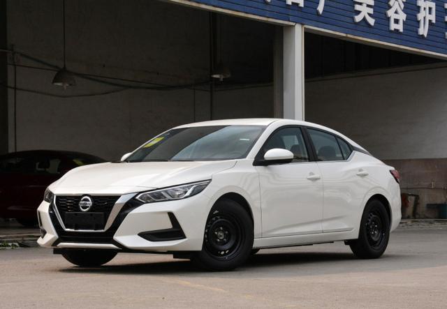 10多万入手省油日系车，凌派、轩逸与卡罗拉选谁最靠谱？