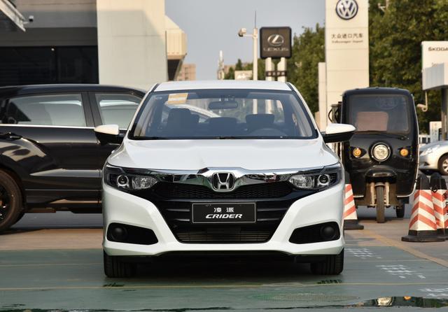 10多万入手省油日系车，凌派、轩逸与卡罗拉选谁最靠谱？