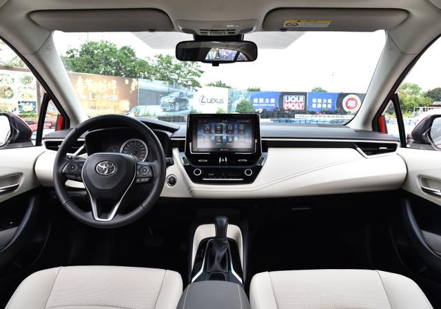 10多万入手省油日系车，凌派、轩逸与卡罗拉选谁最靠谱？