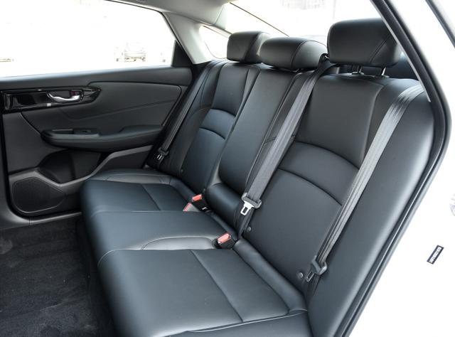 10多万入手省油日系车，凌派、轩逸与卡罗拉选谁最靠谱？