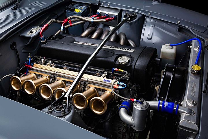 优雅改装灰色日产达特桑240z