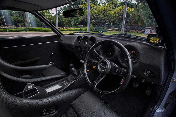 优雅改装灰色日产达特桑240z