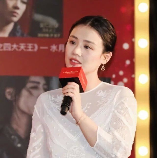 有一种意外叫马思纯她的蜡像比真人好看果然肩瘦很重要