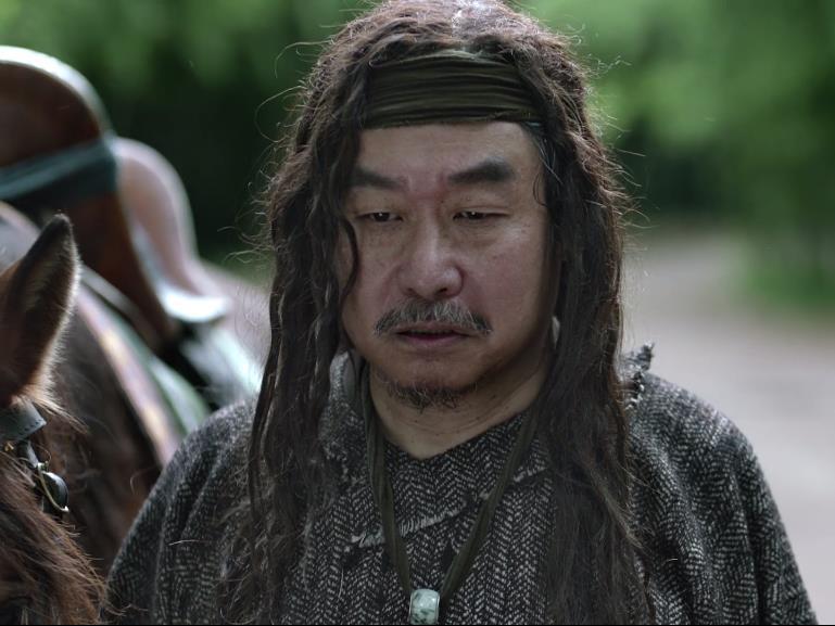 《庆余年》费介大结局:帮徒弟范闲杀庆帝,最后放弃官位云游四海