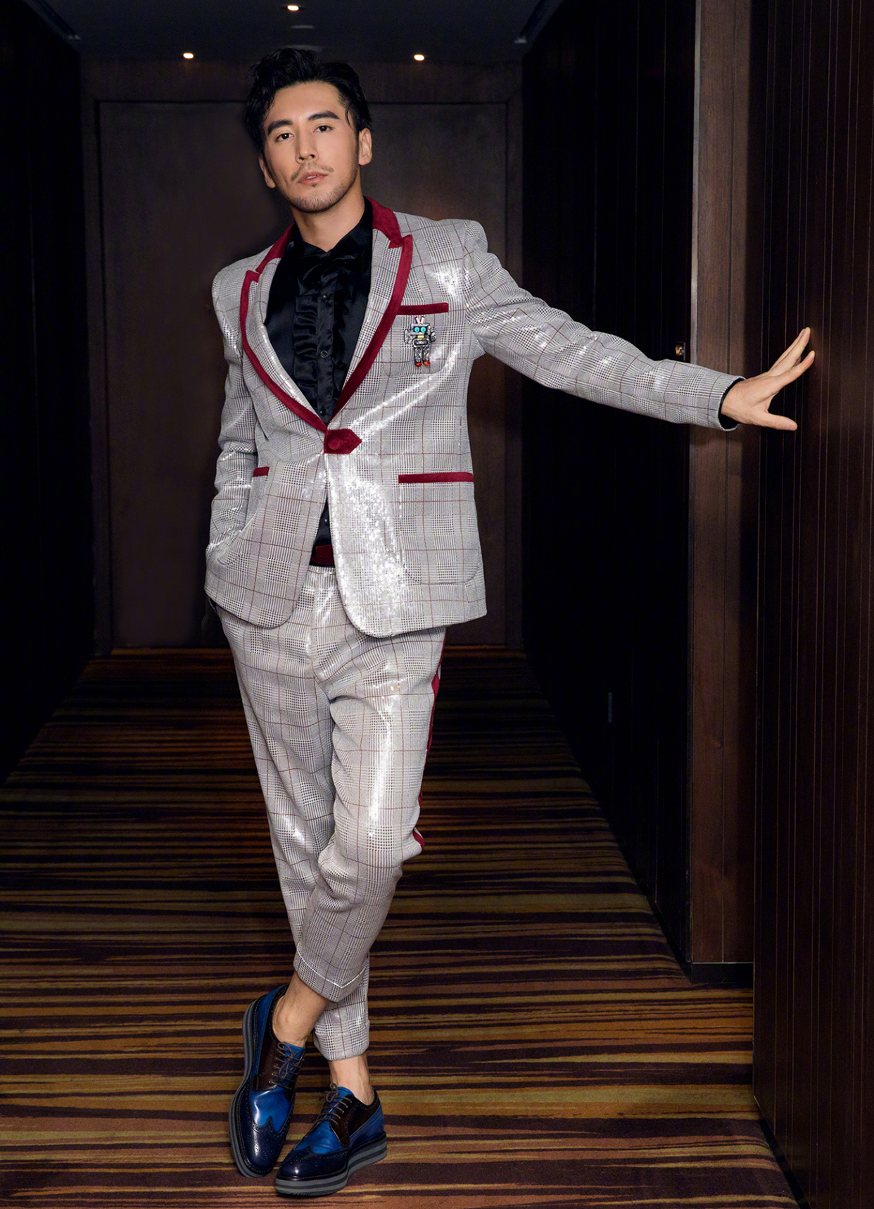 钟丽缇半百年纪也性感,比小12岁张伦硕还年轻,勇敢追爱就是腻歪