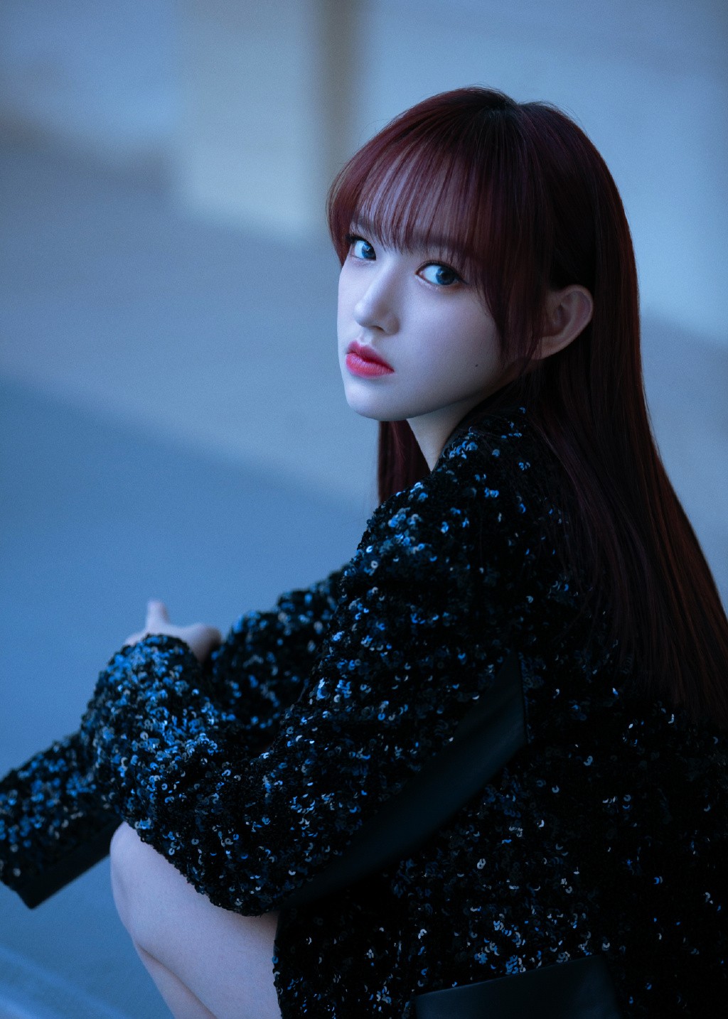 她人送外号"万年不变铁刘海",今穿亮片西装超短裙,酷帅冷艳|程潇|超