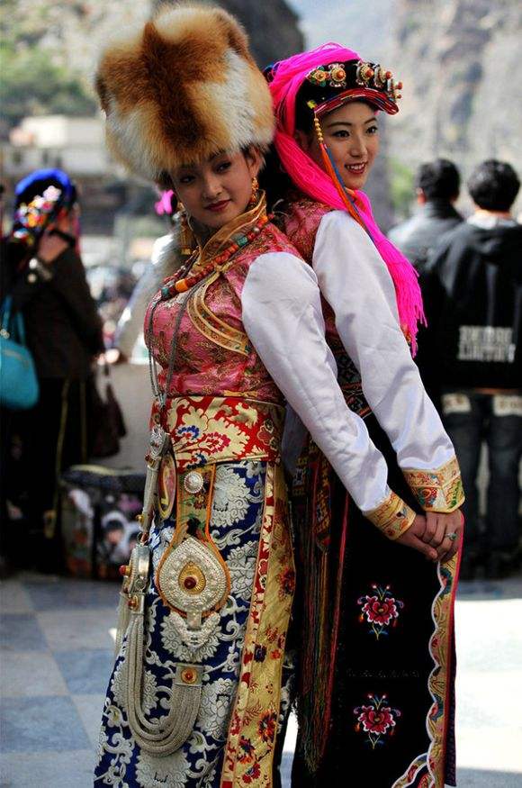 今天,这2个地方还能见到西夏的女人?1个叫美女县;1个叫美人谷