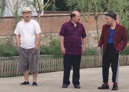 另外,最近官方也晒出了一段谢广坤,刘能和赵四吵架的片段,逗乐不少的