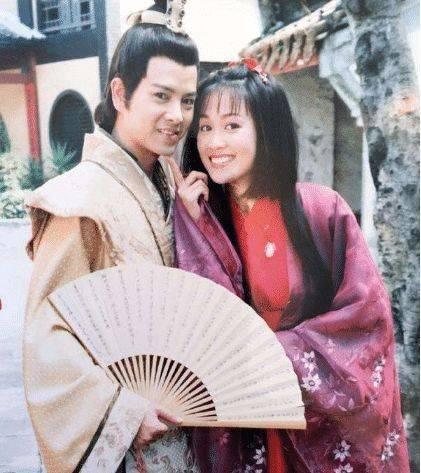 剧中饰演男主的是罗志祥,饰演女主角祝英台的女演员名为梁小冰,马文才