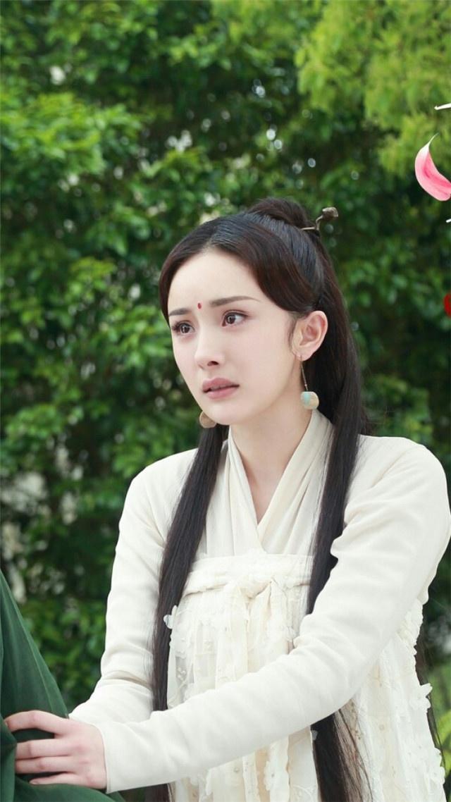 杨超越新剧造型被说神似杨幂饰演的白浅,不过大家看后并不认同