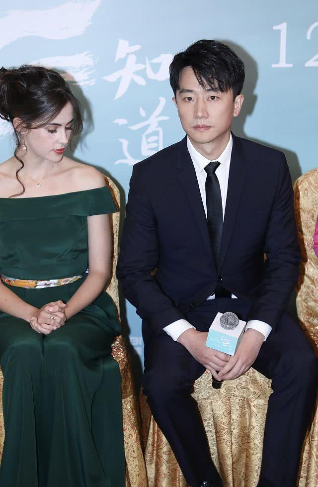 黄轩杨采钰组黑白cp 徐帆获冯小刚牵手露迷妹脸