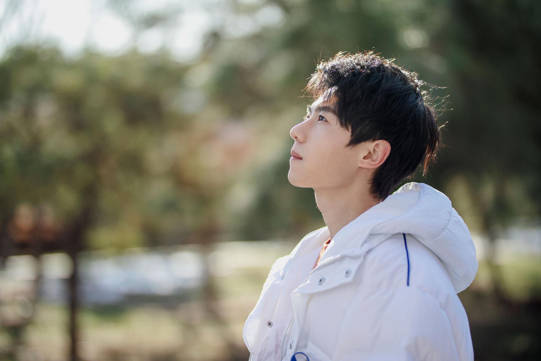 演员高凯户外写真曝光 邂逅温暖不负冬日好时光