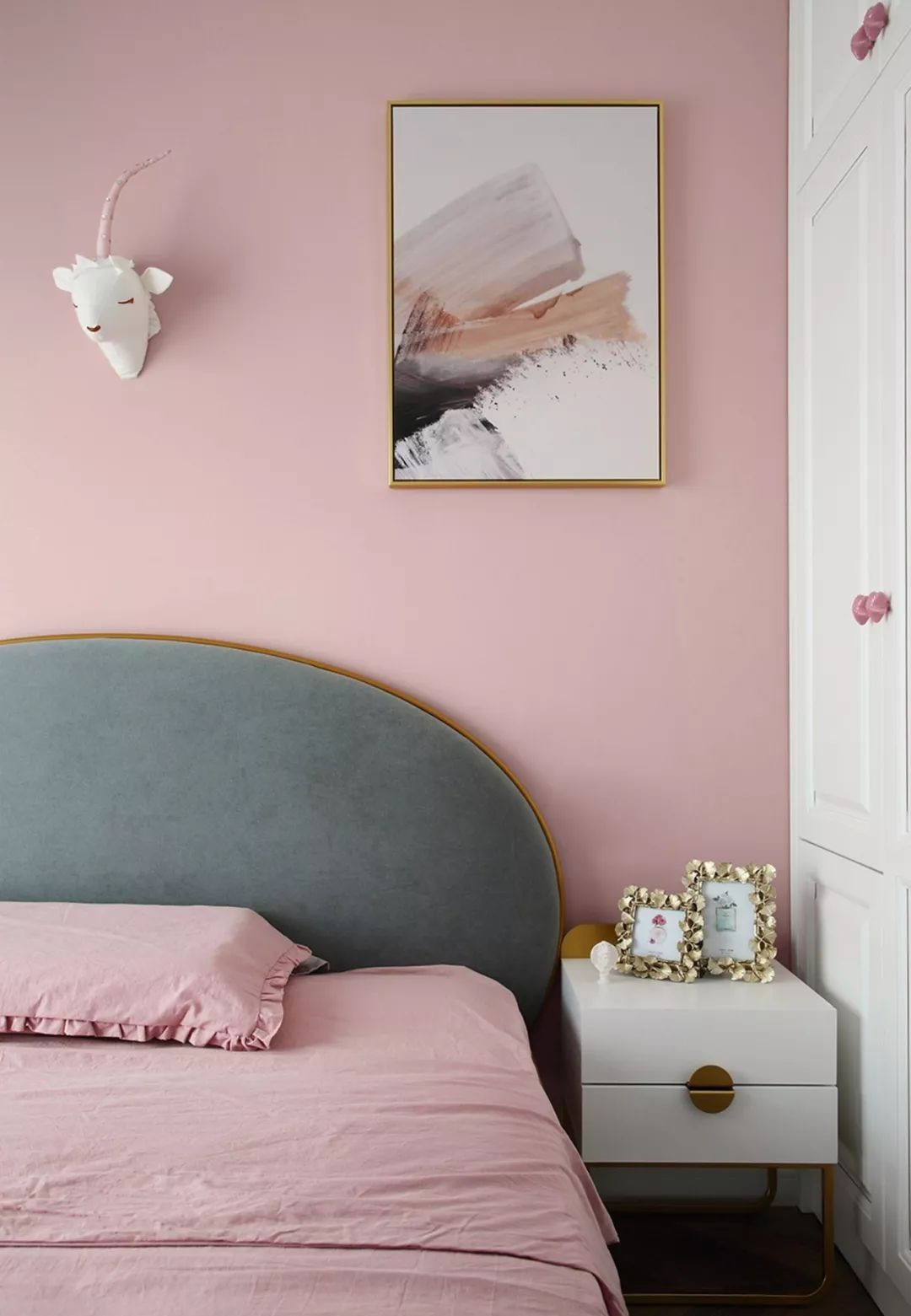 120㎡现代主义风格装修在沙发墙上“开”窗有爱有趣的家