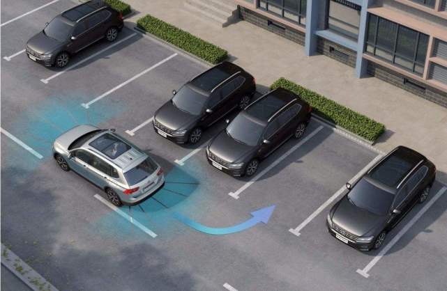 "女性专属停车位"惹争议,男车主怒了:惯的臭毛病-新浪汽车