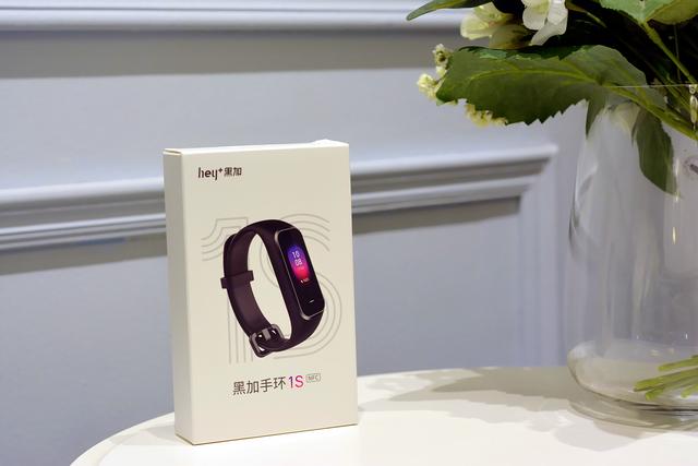 说起市面上目前比较火的智能手环,相信很多人能够想到的就是小米手环