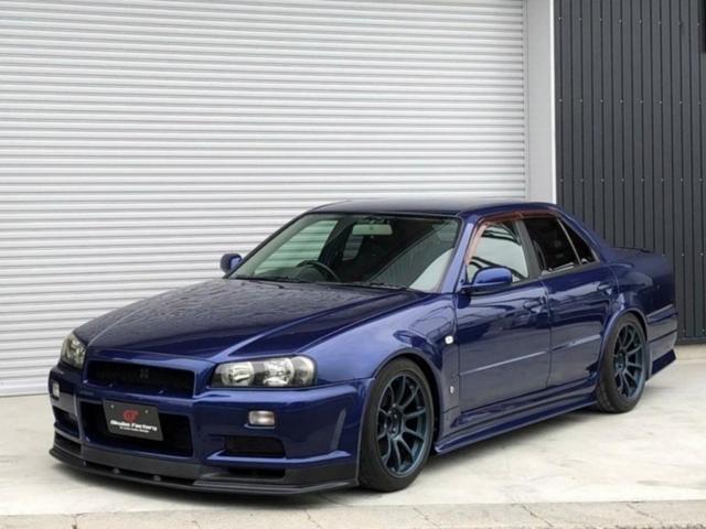 定制"四门版"日产skyline r34 gt-r,配197马力2.5升六缸引擎