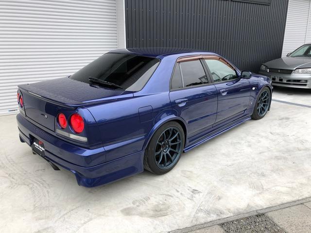 定制四门版日产skyliner34gtr配197马力25升六缸引擎