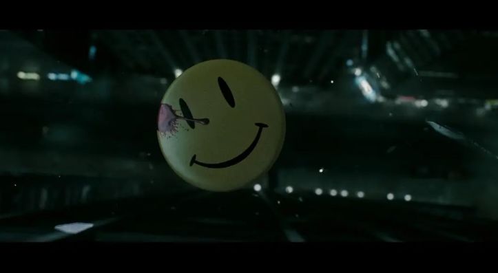 他身上那个染血的笑脸徽章是守望者的标志之一.