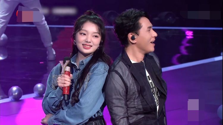 《我们的歌》:阿云嘎和蔡健雅舞台表演失误,观众差点笑哭了