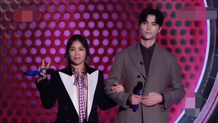 《我们的歌》:阿云嘎和蔡健雅舞台表演失误,观众差点笑哭了