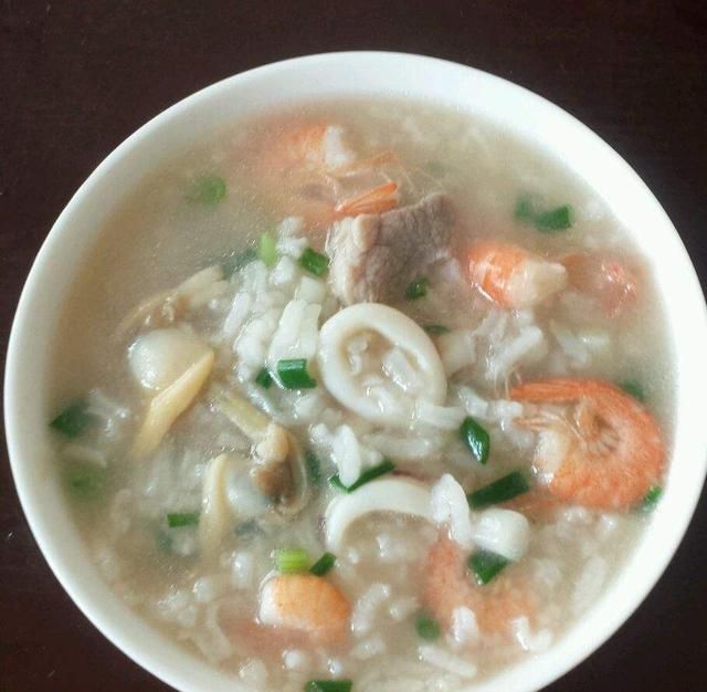 百合三鲜粥这样制作,早上来一碗,暖心又暖胃,而且咸鲜软嫩