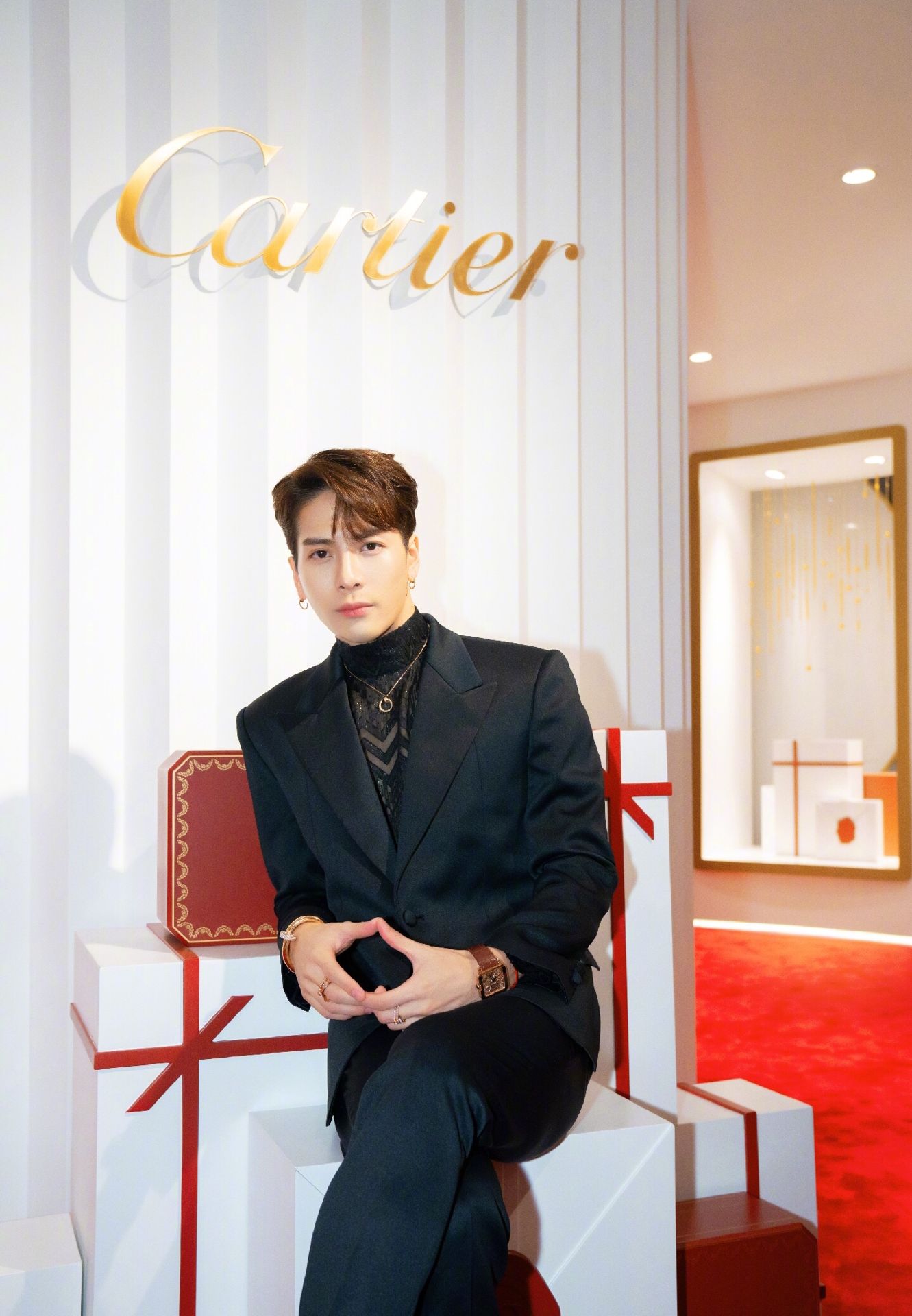 西装男神王嘉尔,人生苦短,必须的帅!