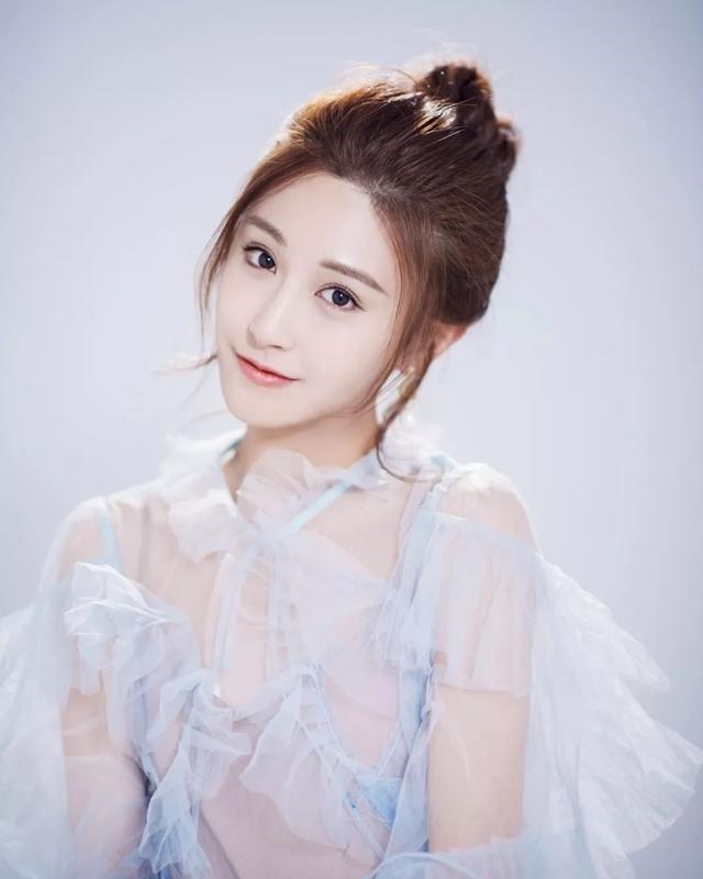 朱圣祎曝梦幻写真 仙气少女甜美浪漫