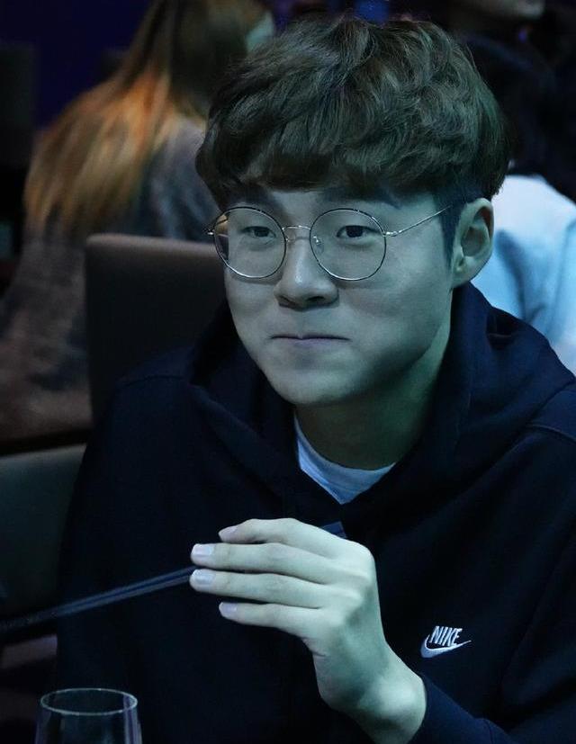 skt引进新教练,网友调侃:激活teddy机长潜能