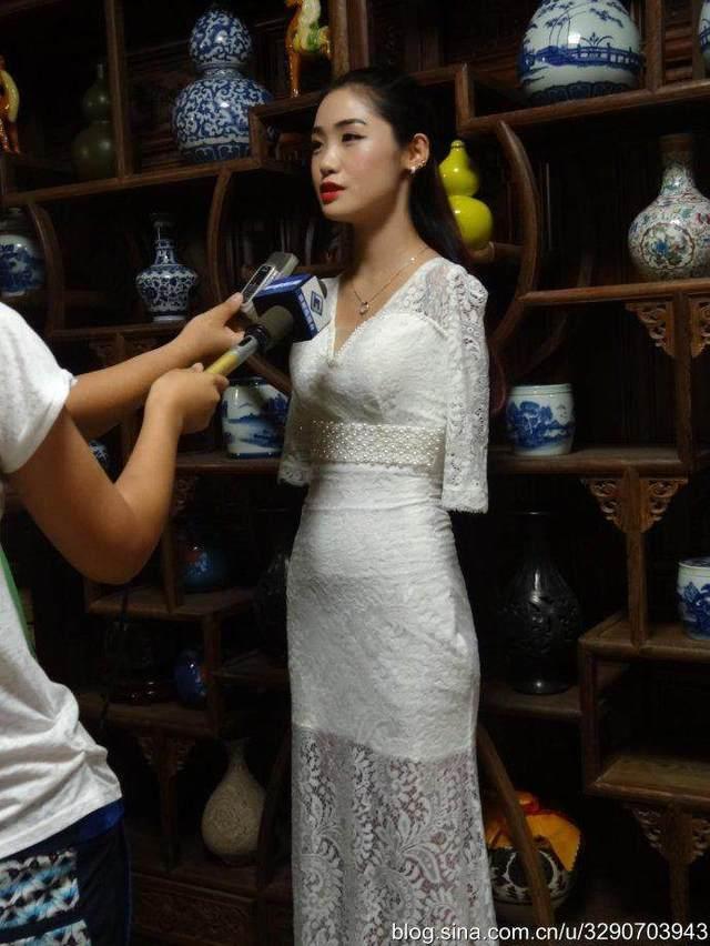 无臂女孩杨佩日前已结婚,婚纱照曝光,如今长得好漂亮