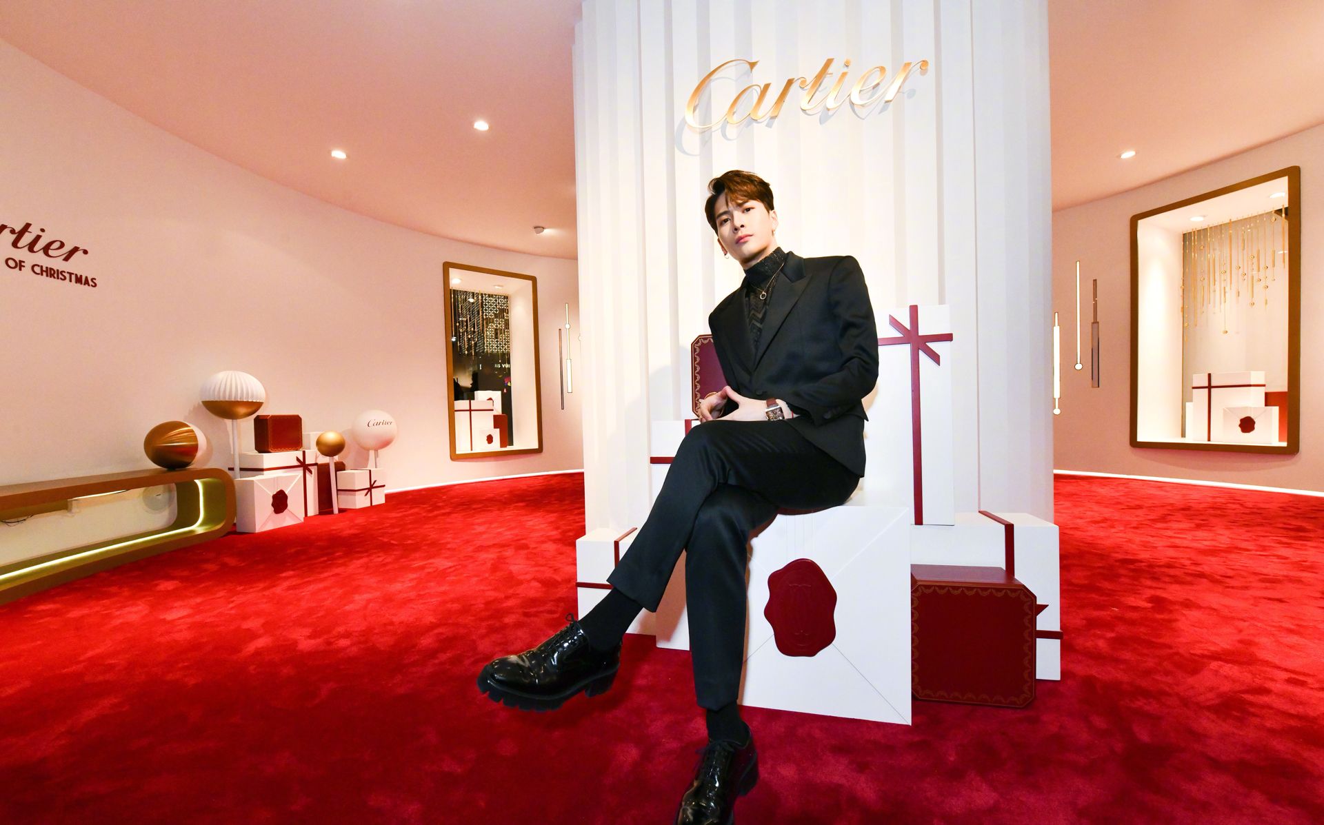 西装男神王嘉尔,人生苦短,必须的帅!