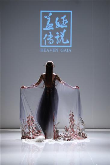 时尚无国界盖娅传说迪拜时尚日惊艳开场