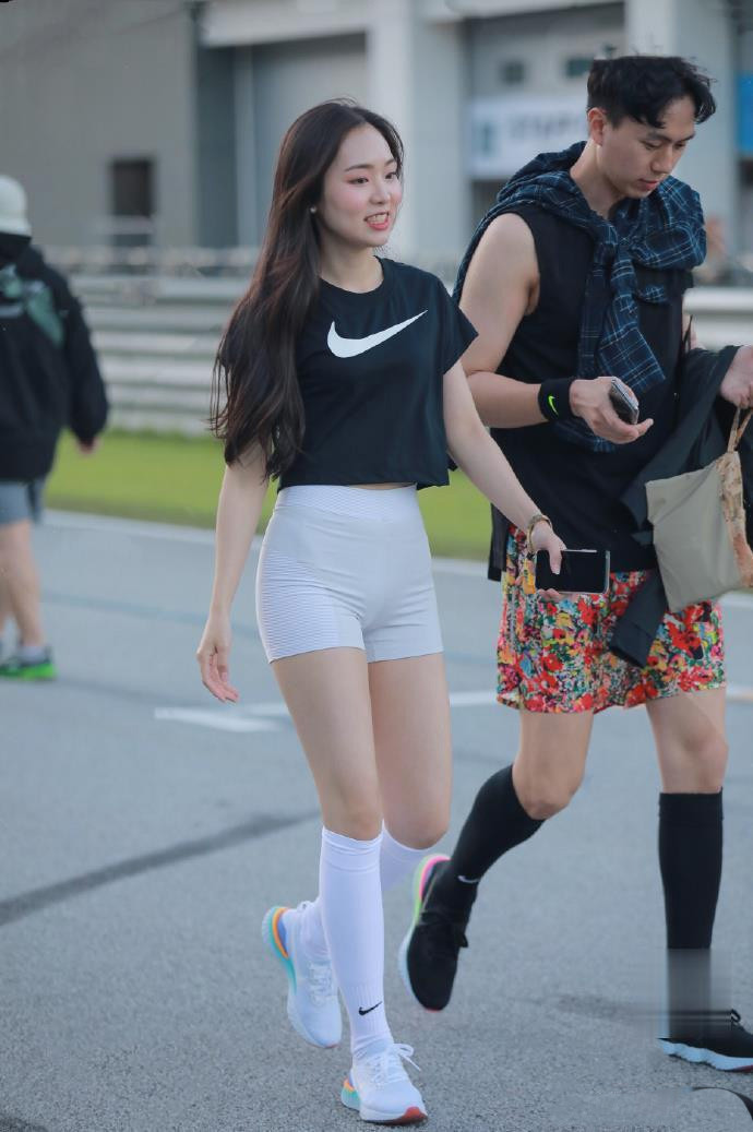 实在是想不通,妹子为什么不穿紧腿裤出门