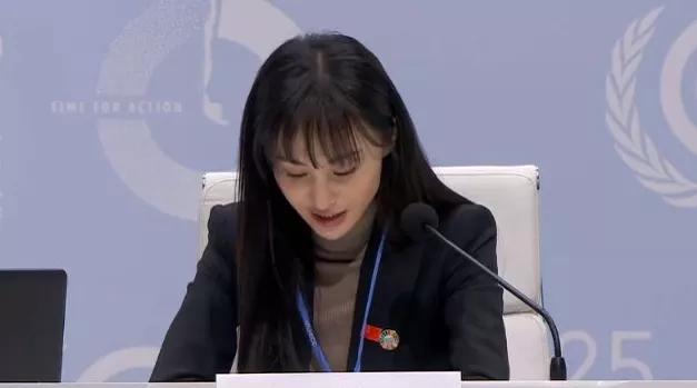 有种"整容"叫郑爽出席联合国,强制要求卸妆后,素颜美回楚雨荨