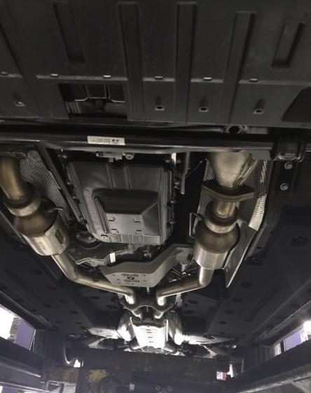 花43万元买到红旗hs7,首付了一半,提到车时车主晒出了底盘照-新浪汽车