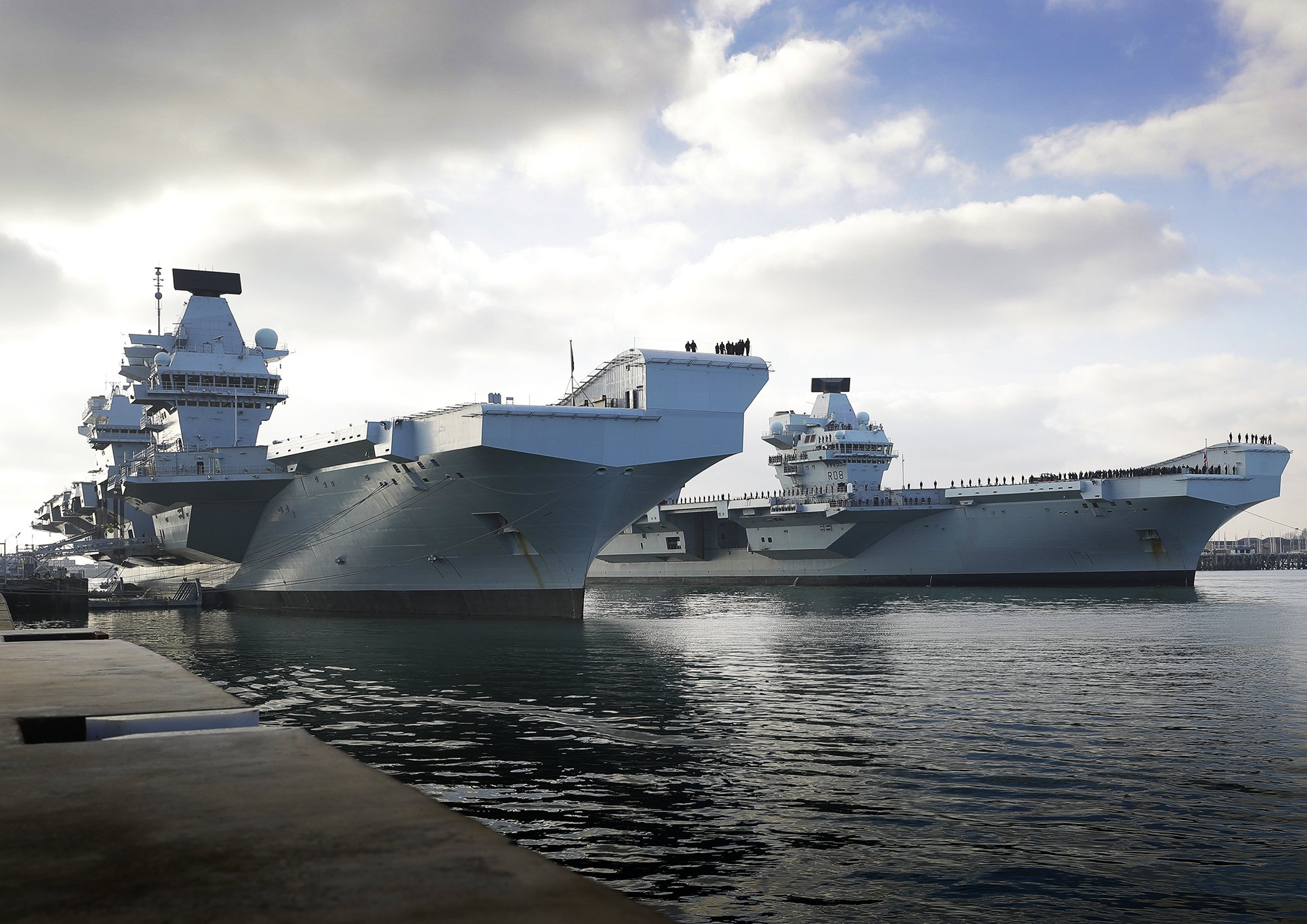 英国正式步入双航母时代,印度人却出来加戏:其中一艘会是我们的