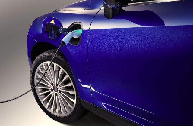 油电混动和插电混动，有什么区别？买哪个更划算一些？