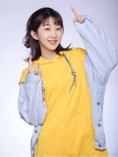 抖音主播小霸王直播间分享消费观,引在场粉丝赞叹