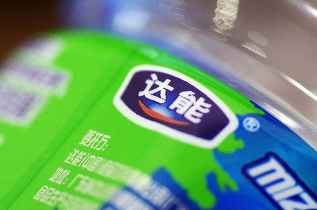 从做瓶子到食品巨头:搞垮乐百氏,让老牌矿泉水停产,却年赚千亿