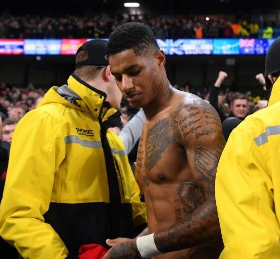 拉什福德社交媒体大秀身材,被比作曼联时期的c罗