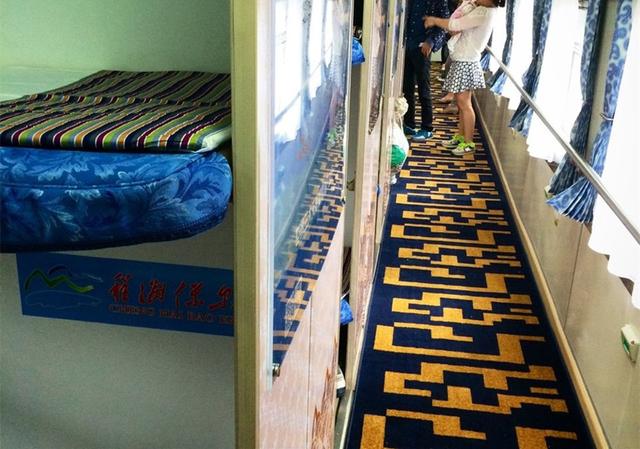 云南最高端的火车,号称移动的豪华酒店,票价和普通列车一样