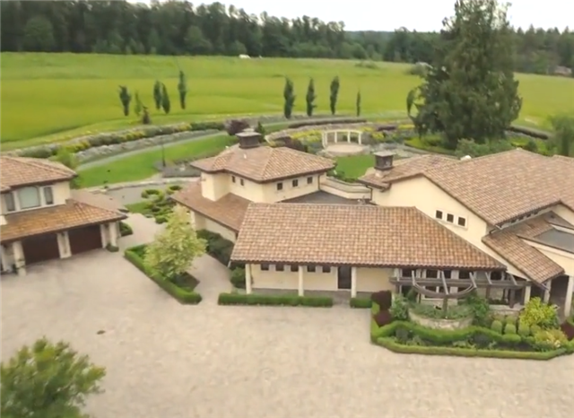 富豪的奢侈生活，出门劳斯莱斯、直升机，住价值1.9亿的私人庄园