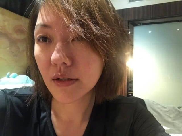 许雅钧亲自为老婆染发宠妻十足,小S晒照秀恩爱却暴露超高发际线